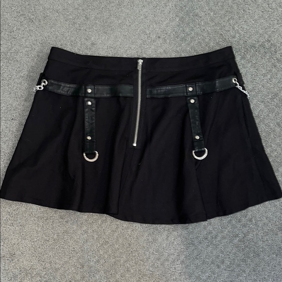Royal‎ Bones Gothic Black Skater Mini Skirt with Silver Chains and Straps XXL - Picture 3 of 4